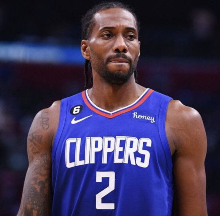 Kawhi Leonard plays 5-on-5 at the Los Angeles Clippers practice to prepare for his comeback
