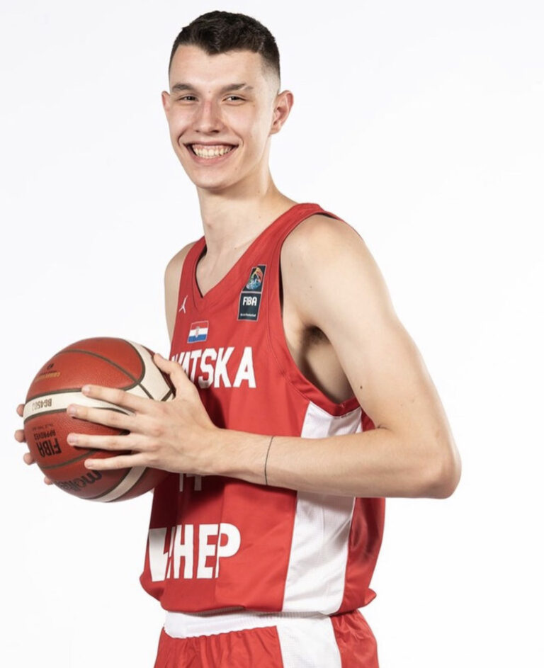 Zvonimir Ivisic the 7-foot-2 Center commits to Kentucky