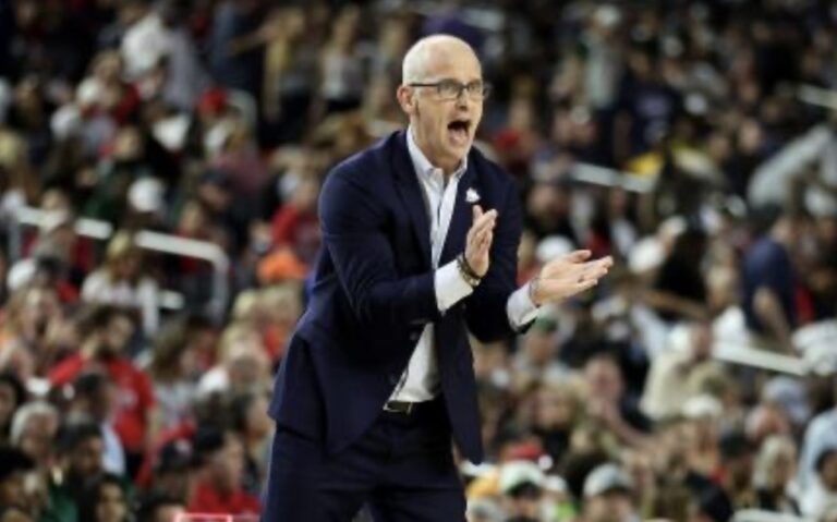 Dan Hurley says no to the Lakers to remain at UConn