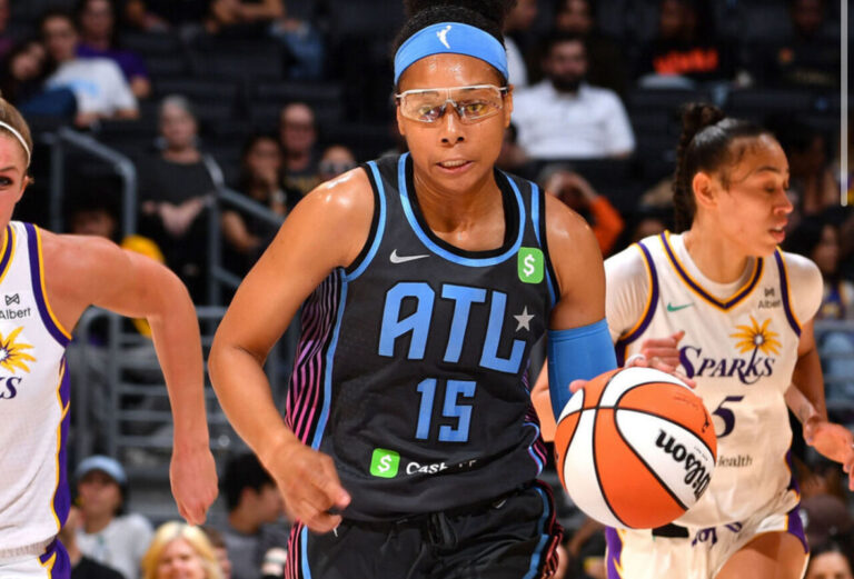 Gray and Howard Shine as Undermanned Dream Hold Off Sparks in LA